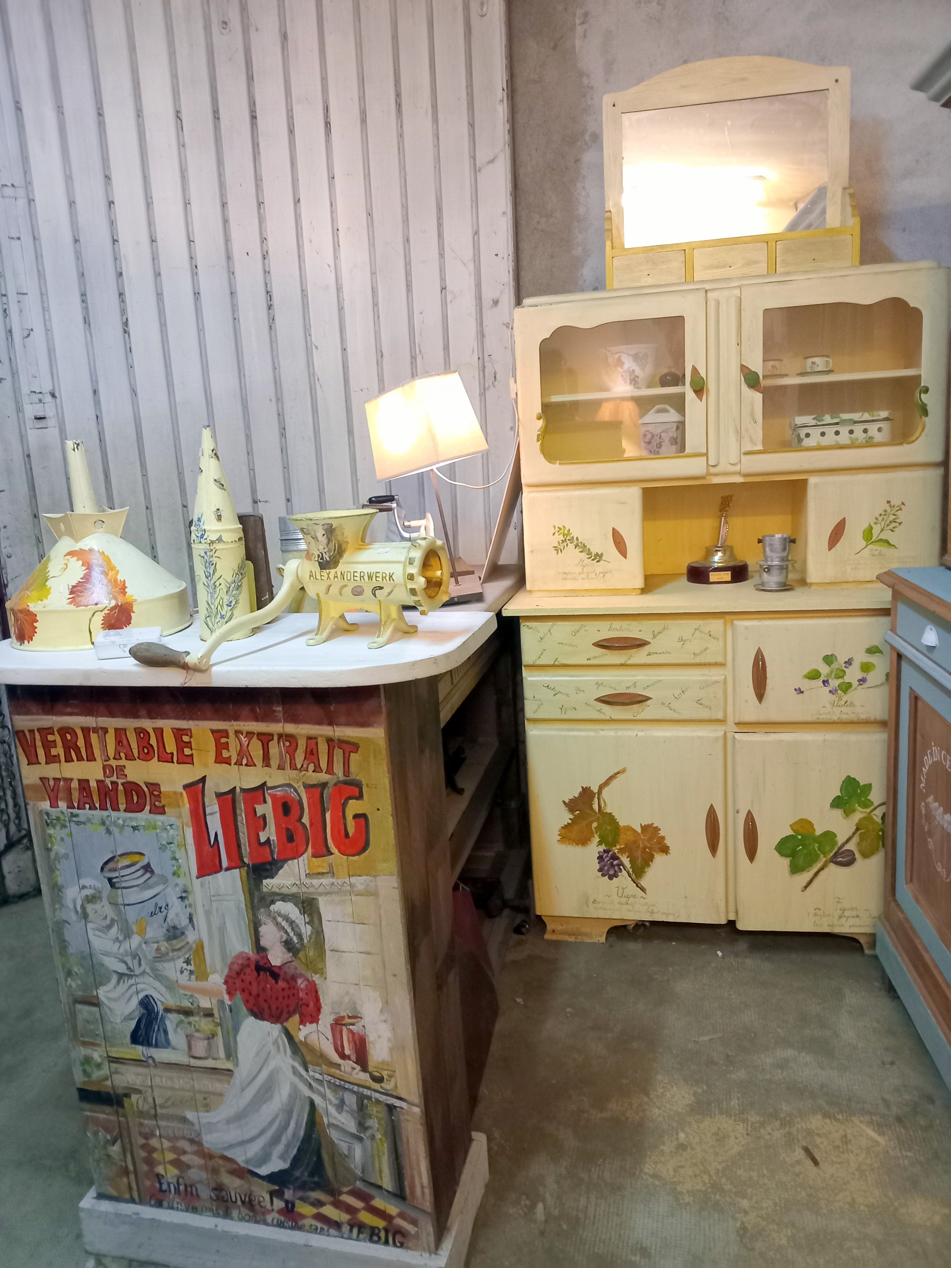 artisan d'art en meubles peints, boutique upcyling et relooking meuble unique en france,Formations relooking meubles professionnelles, entreprise z&eacute;ro d&eacute;chets, , formations et stages auto entrepreneur relooking de meubles, formations et stages restauration de meubles,  stages relooking meubles &eacute;co responsables, formation et stages tapisserie d&rsquo;ameublement, formation et stage architecture d&rsquo;int&eacute;rieure &eacute;co responsable, formation cr&eacute;ation d entreprise relooking mobilier, formation professionnelle recyclage mobilier et &eacute;co design ,reconversion relooking  meubles, stages et formations &agrave; la carte pratiques pour adultes, formation &eacute;ligible France travail, demandeurs d&rsquo;emploi, centre de formation pour adultes, Stages fabrication de produits de d&eacute;coration &eacute;cologiques, formation  stages menuiserie palettes, &eacute;co design ameublement et d&eacute;coration, Stages et formation upcycling, stages  formations surcyclage ameublement, stages et formations upcycling gros mobiliers, formation  stage upcycling meubles et objets, Formation certifiante  &eacute;co-recycler des biens d'ameublement et de d&eacute;coration, formation &eacute;co responsable, seconde main  certifiante  CPF, stages et formations &eacute;conomie circulaire, formation r&eacute;duction destruction de mobilier, Stages artisanaux tout public, stages d&eacute;couvertes artisanaux, d&eacute;veloppement entreprise artisanale ameublement et d&eacute;coration &eacute;co responsable, formation professionnelle artisan  artisans d&rsquo;art finan&ccedil;ables fafcea, d&eacute;veloppement activit&eacute; artisanale, stages artisanat d&rsquo;art, formations individuelles artisanat, stages pour artisans et commer&ccedil;ants, formation cr&eacute;ation entreprise artisanale, formations formateurs artisanat, Formations valorisation de stock recycleries ressourceries, formations et stages chantiers d&rsquo;insertion,  audit action r&eacute;paration ressourceries recycleries, formations et stages recycleries ressourceries, sp&eacute;cialit&eacute;s ressourceries, recycleries, formation et stage afest bois valoriste ameublement et d&eacute;coration, coaching et d&eacute;veloppement personnel professionnel, entreprise d&eacute;veloppement durable, r&eacute;paration de meubles, meubles upcycl&eacute;s, entreprise d&eacute;veloppement durable, Artisan d&rsquo;art en meubles peint, professionnel relooking meubles  et cuisines, consultante upcycling ameublement, l&rsquo;un des pr&eacute;curseur relooking meuble depuis 1997,d&eacute;coration d&rsquo;int&eacute;rieur &eacute;co responsable, architecte d&rsquo;int&eacute;rieur, home staging, audit et  revalorisation commerces et surfaces de vente, home staging &eacute;conomique &eacute;co responsables commerces et gites, h&eacute;bergements, relooking de meuble &eacute;cologique, relooking cuisine Gard, commodes relook&eacute;es, armoires peintes, armoire relook&eacute;es, commode peinte, buffet peint, vaisselier peint, meubles relook&eacute;s, relooking meuble Gard, mobilier peint Gard, r&eacute;novation meuble peint, revalorisation mobiliers, r&eacute;paration de meubles, galerie d&rsquo;art, savoir faire Fran&ccedil;ais, artisan d art de France, relooking avant apr&egrave;s, d&eacute;coration &eacute;cologique, Tapisserie d'ameublement,Peintre en d&eacute;cor, fresque murales, d&eacute;cors peints, trompe l'&oelig;il, Cr&eacute;ations artistiques, artiste peintre  fran&ccedil;aise, trompe l'&oelig;il mural, peinture d&eacute;corative, artisan d&eacute;corateur, faux marbre, fausses mati&egrave;res relooking faux bois, peintre d&eacute;corateur, tableaux, Cr&eacute;ations originales fran&ccedil;aises, d&eacute;coration made in France , customisation de mobiliers, mobilier 100% recycl&eacute;s, upcycling meubles et objets , &eacute;co recyclage meubles et objets, meubles et objets 100% &eacute;co recycl&eacute;s fran&ccedil;ais, &eacute;co design mobilier et objets, upcycling et  surcycling ameublement, surcycling artisanal gros mobiliers,Brocante, meubles occasion, objets et meubles vintage, mobiliers seconde main, sauvetage de meubles,  artisan formateur relooking meubles, 