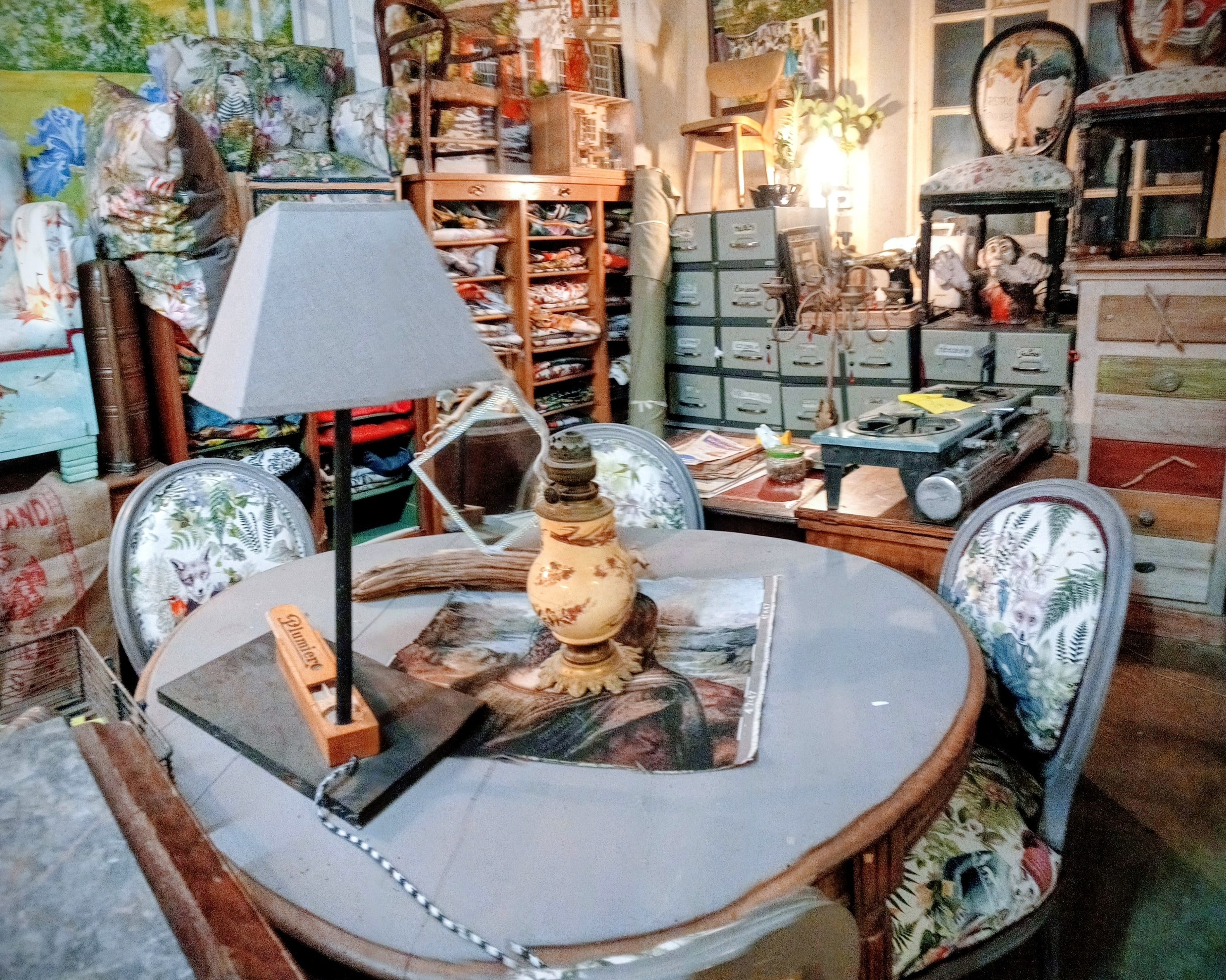 artisan d'art en meubles peints, boutique upcyling et relooking meuble unique en france,Formations relooking meubles professionnelles, entreprise z&eacute;ro d&eacute;chets, , formations et stages auto entrepreneur relooking de meubles, formations et stages restauration de meubles,  stages relooking meubles &eacute;co responsables, formation et stages tapisserie d&rsquo;ameublement, formation et stage architecture d&rsquo;int&eacute;rieure &eacute;co responsable, formation cr&eacute;ation d entreprise relooking mobilier, formation professionnelle recyclage mobilier et &eacute;co design ,reconversion relooking  meubles, stages et formations &agrave; la carte pratiques pour adultes, formation &eacute;ligible France travail, demandeurs d&rsquo;emploi, centre de formation pour adultes, Stages fabrication de produits de d&eacute;coration &eacute;cologiques, formation  stages menuiserie palettes, &eacute;co design ameublement et d&eacute;coration, Stages et formation upcycling, stages  formations surcyclage ameublement, stages et formations upcycling gros mobiliers, formation  stage upcycling meubles et objets, Formation certifiante  &eacute;co-recycler des biens d'ameublement et de d&eacute;coration, formation &eacute;co responsable, seconde main  certifiante  CPF, stages et formations &eacute;conomie circulaire, formation r&eacute;duction destruction de mobilier, Stages artisanaux tout public, stages d&eacute;couvertes artisanaux, d&eacute;veloppement entreprise artisanale ameublement et d&eacute;coration &eacute;co responsable, formation professionnelle artisan  artisans d&rsquo;art finan&ccedil;ables fafcea, d&eacute;veloppement activit&eacute; artisanale, stages artisanat d&rsquo;art, formations individuelles artisanat, stages pour artisans et commer&ccedil;ants, formation cr&eacute;ation entreprise artisanale, formations formateurs artisanat, Formations valorisation de stock recycleries ressourceries, formations et stages chantiers d&rsquo;insertion,  audit action r&eacute;paration ressourceries recycleries, formations et stages recycleries ressourceries, sp&eacute;cialit&eacute;s ressourceries, recycleries, formation et stage afest bois valoriste ameublement et d&eacute;coration, coaching et d&eacute;veloppement personnel professionnel, entreprise d&eacute;veloppement durable, r&eacute;paration de meubles, meubles upcycl&eacute;s, entreprise d&eacute;veloppement durable, Artisan d&rsquo;art en meubles peint, professionnel relooking meubles  et cuisines, consultante upcycling ameublement, l&rsquo;un des pr&eacute;curseur relooking meuble depuis 1997,d&eacute;coration d&rsquo;int&eacute;rieur &eacute;co responsable, architecte d&rsquo;int&eacute;rieur, home staging, audit et  revalorisation commerces et surfaces de vente, home staging &eacute;conomique &eacute;co responsables commerces et gites, h&eacute;bergements, relooking de meuble &eacute;cologique, relooking cuisine Gard, commodes relook&eacute;es, armoires peintes, armoire relook&eacute;es, commode peinte, buffet peint, vaisselier peint, meubles relook&eacute;s, relooking meuble Gard, mobilier peint Gard, r&eacute;novation meuble peint, revalorisation mobiliers, r&eacute;paration de meubles, galerie d&rsquo;art, savoir faire Fran&ccedil;ais, artisan d art de France, relooking avant apr&egrave;s, d&eacute;coration &eacute;cologique, Tapisserie d'ameublement,Peintre en d&eacute;cor, fresque murales, d&eacute;cors peints, trompe l'&oelig;il, Cr&eacute;ations artistiques, artiste peintre  fran&ccedil;aise, trompe l'&oelig;il mural, peinture d&eacute;corative, artisan d&eacute;corateur, faux marbre, fausses mati&egrave;res relooking faux bois, peintre d&eacute;corateur, tableaux, Cr&eacute;ations originales fran&ccedil;aises, d&eacute;coration made in France , customisation de mobiliers, mobilier 100% recycl&eacute;s, upcycling meubles et objets , &eacute;co recyclage meubles et objets, meubles et objets 100% &eacute;co recycl&eacute;s fran&ccedil;ais, &eacute;co design mobilier et objets, upcycling et  surcycling ameublement, surcycling artisanal gros mobiliers,Brocante, meubles occasion, objets et meubles vintage, mobiliers seconde main, sauvetage de meubles,  artisan formateur relooking meubles, 